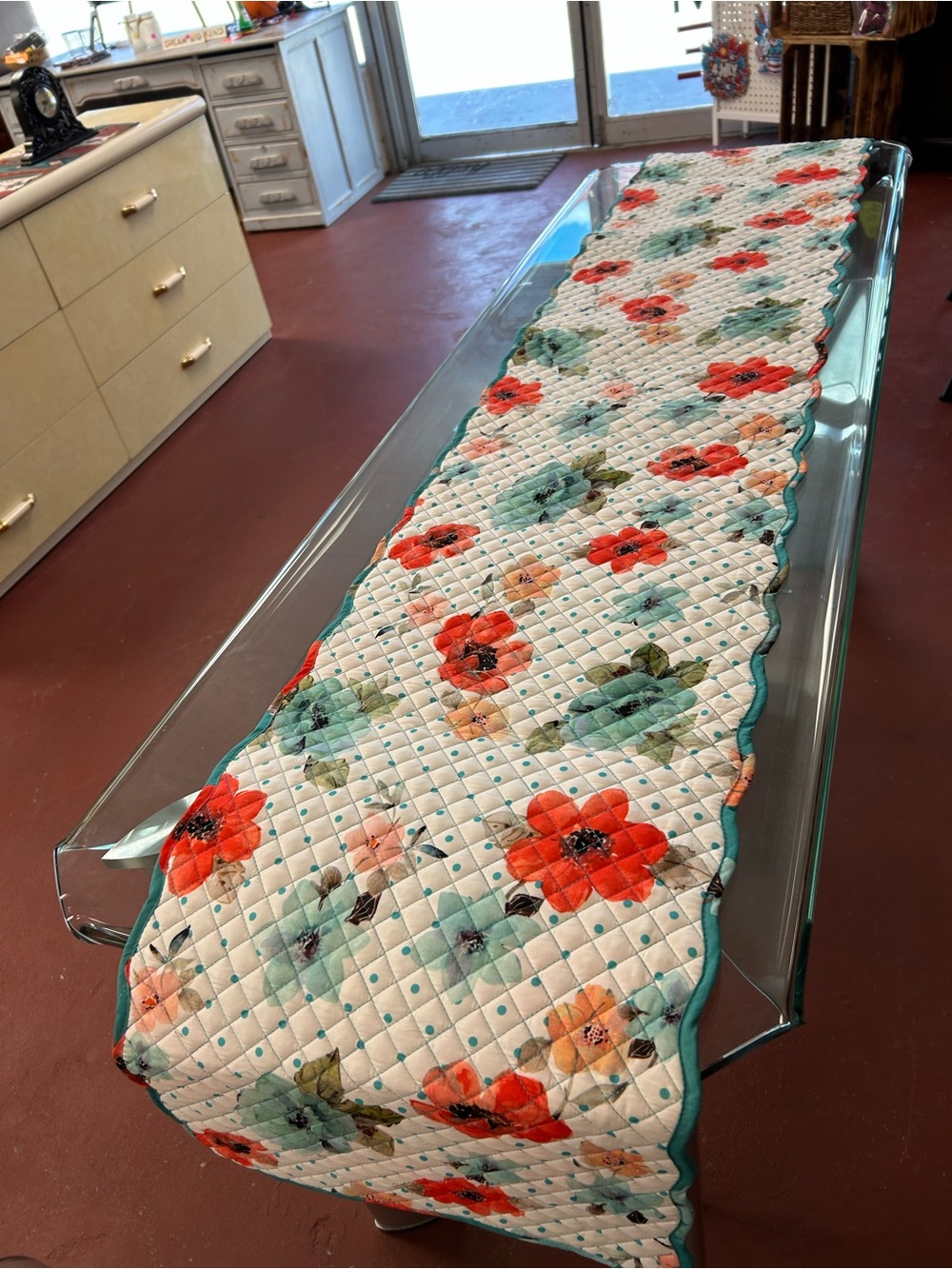 Pioneer Woman “Vintage Bloom” table runner & 8 matching placemats